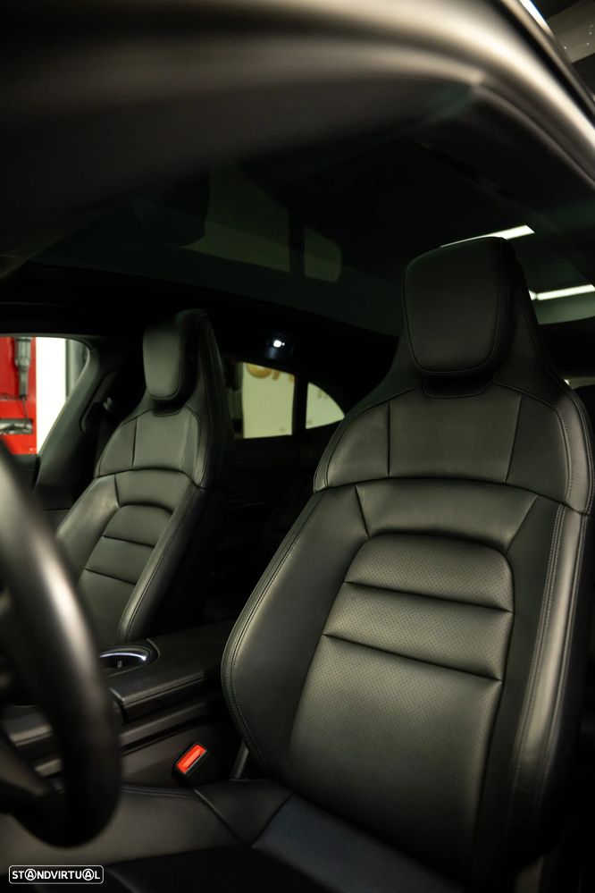 Porsche Taycan Cross Turismo 4 - 19