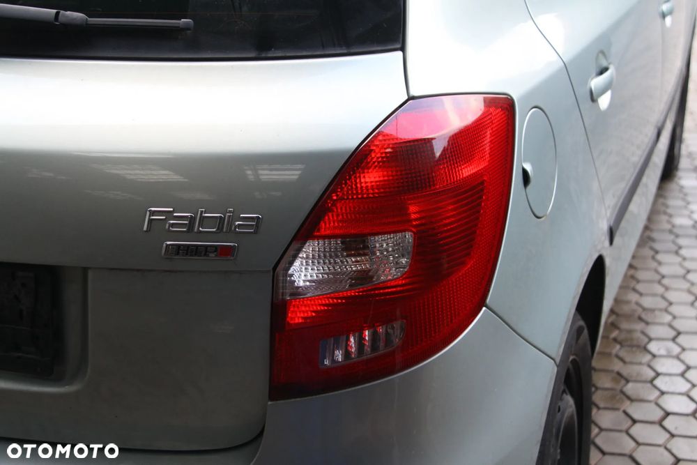 Lampa  Tylna  SKODA FABIA II HATCHBACK / KOMBI Prawa