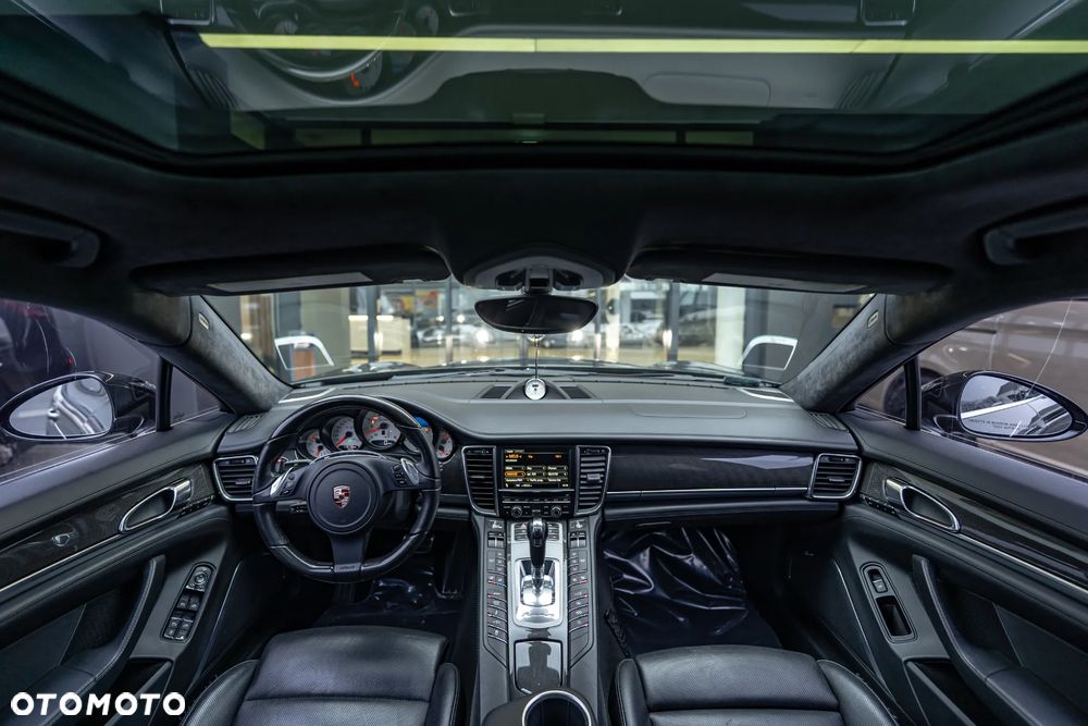 Porsche Panamera Turbo PDK - 29