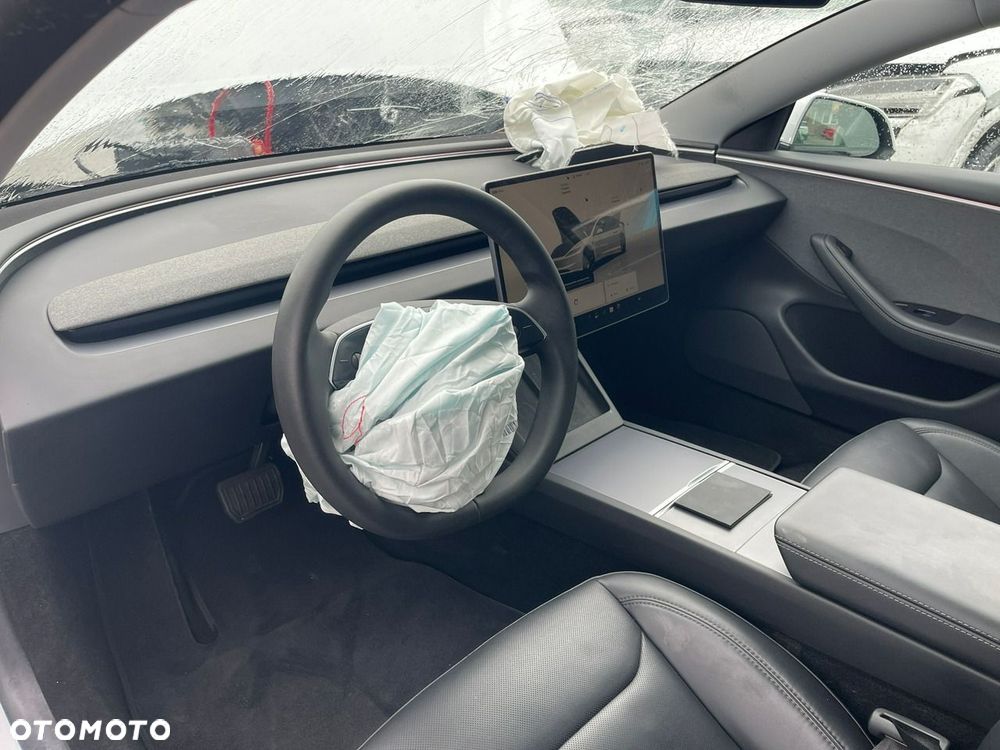 Tesla Model 3 - 8