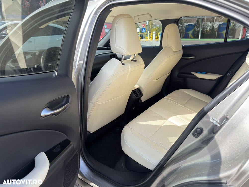 Lexus UX 250h E-FOUR Executive - 12