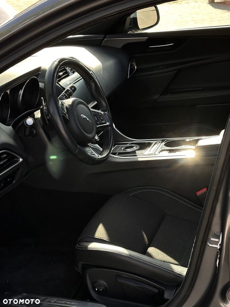 Jaguar XE 20d R-Sport - 2