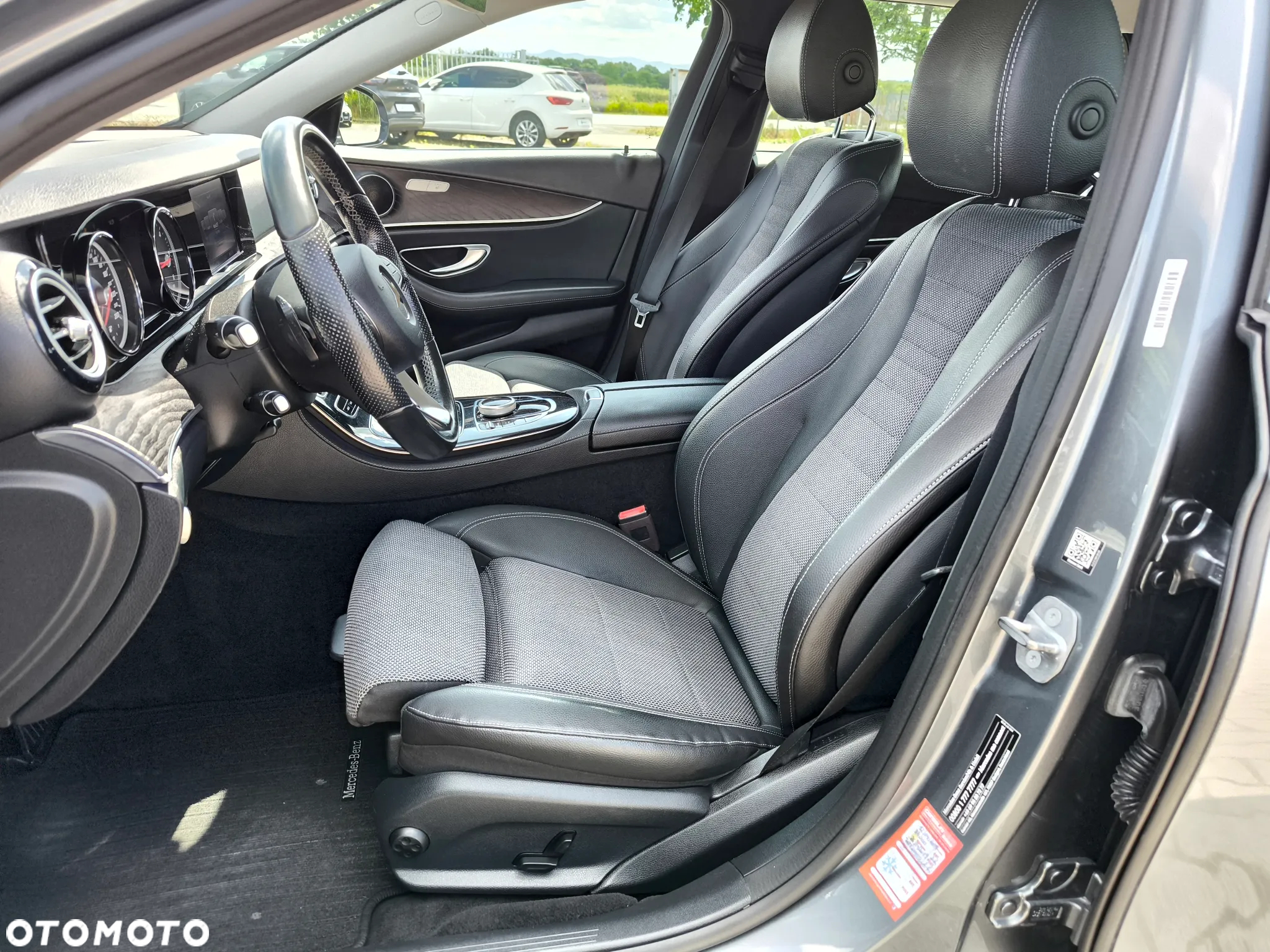 Mercedes-Benz Klasa E 200 d 9G-TRONIC - 21