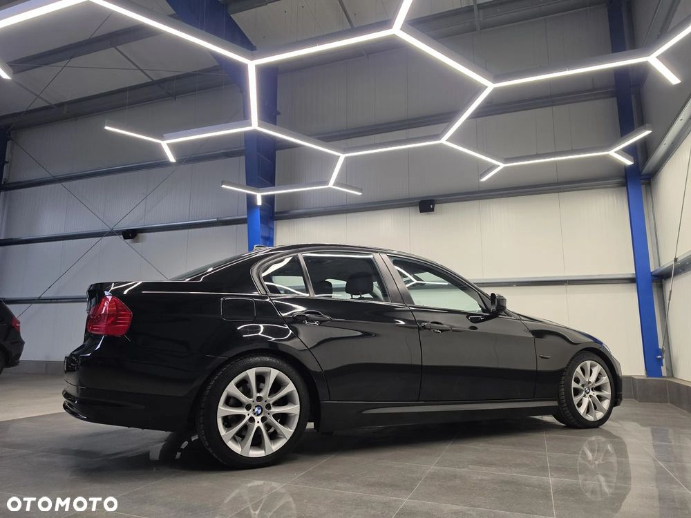 BMW Seria 3 318i Edition Exclusive - 16