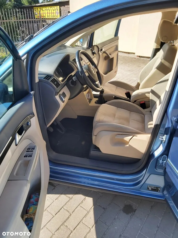 Volkswagen Touran - 2