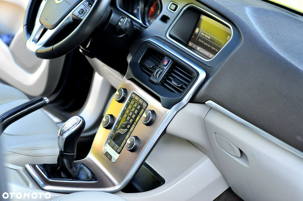 Volvo V40 Cross Country D2 Momentum - 10