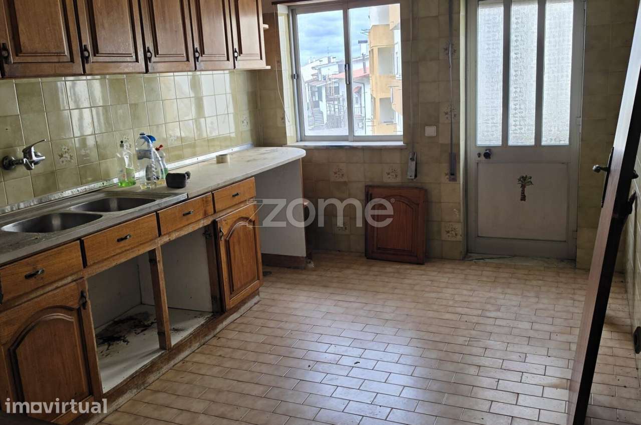 Apartamento T3 com garagem | São Martinho do Bispo | Para remodelar - Grande imagem: 5/16