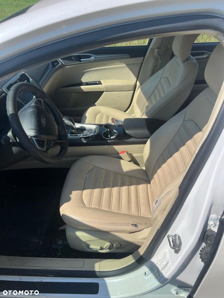 Ford Fusion - 12