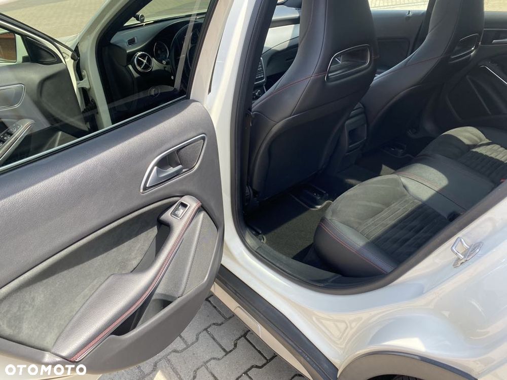 Mercedes-Benz GLA 250 4-Matic AMG Line - 15