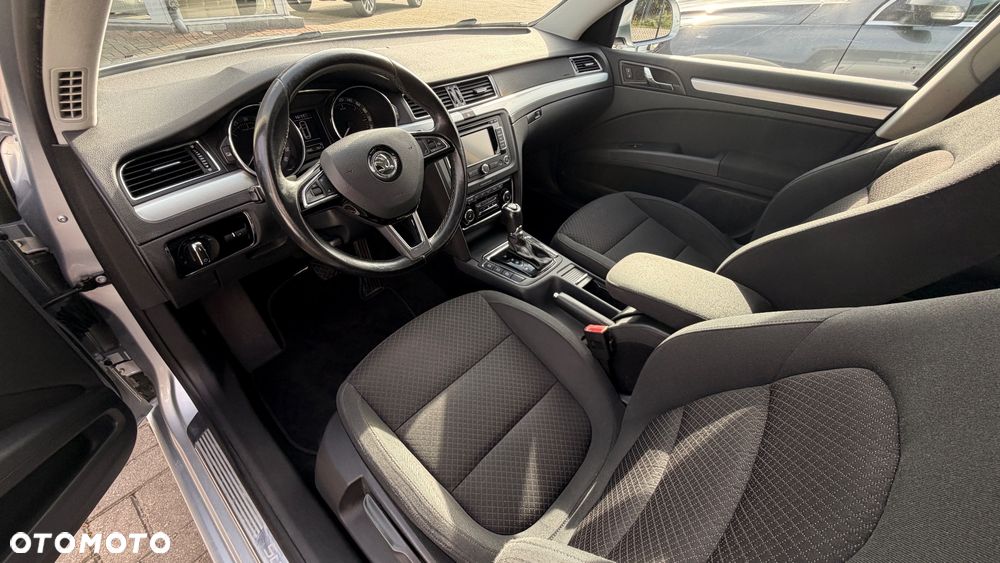 Skoda Superb 2.0 TDI DSG Ambition - 8