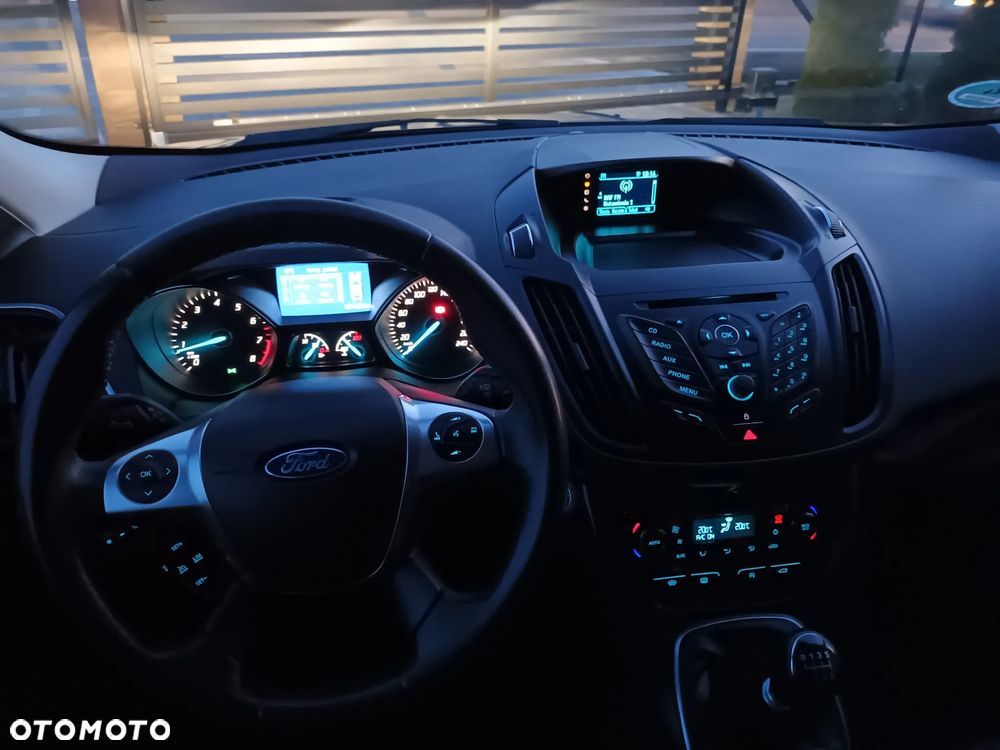 Ford Kuga 1.6 EcoBoost 2x4 Titanium - 21