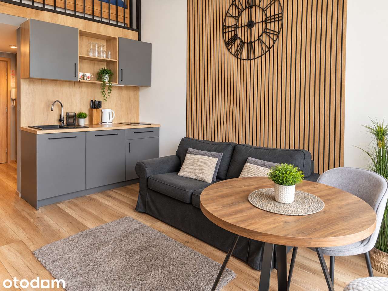 Klimatyczny loft z antresolą i balkonem