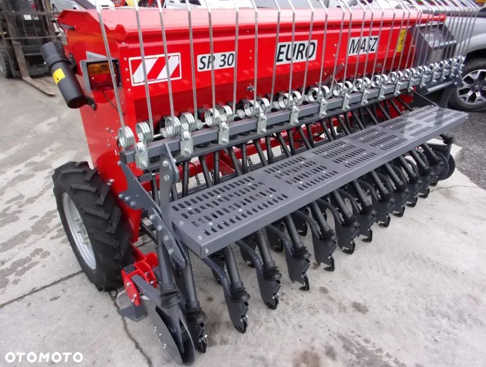 Meprozet Siewnik zbożowy talerzowy S107T, stopkowy S107, S107/1 poplonów S109 MEPROZET, Siewnik zbożowy 2-talerzowy i stopkowy SR25, SR27, SR30, SRT27 Euro-Masz, siewnik nabudowany - agregat uprawowy SNT30, siewnik poplonów Akpil, Siewnik kukurydzy Meprozet - 23