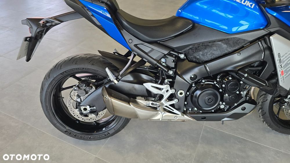Suzuki GSX - 28