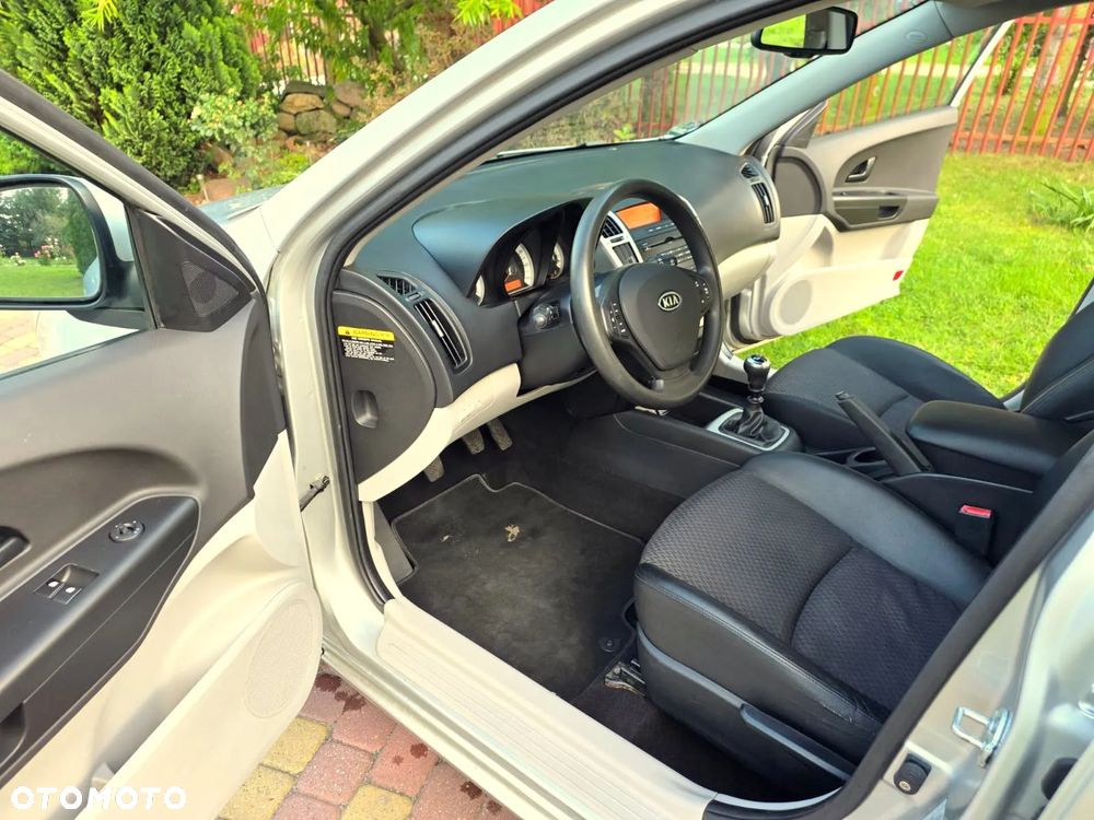 Kia Ceed - 23