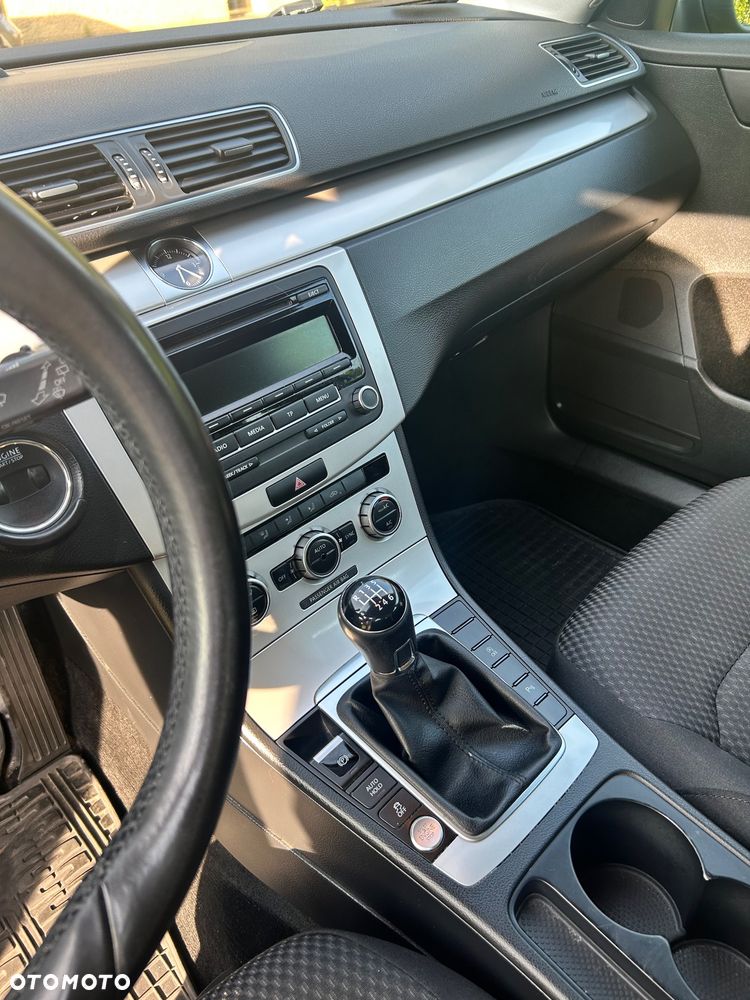 Volkswagen Passat 1.6 TDI Trendline - 6