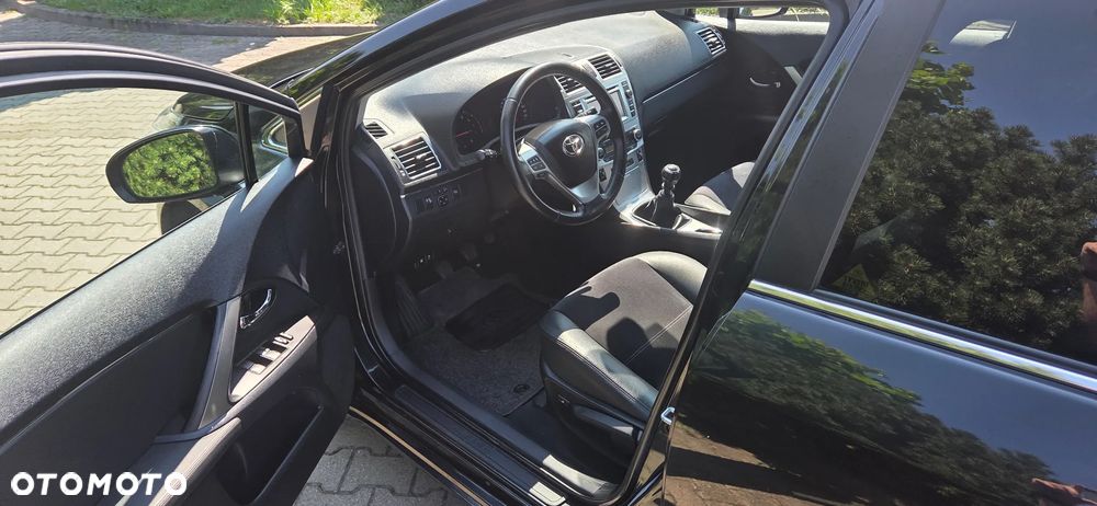 Toyota Avensis 1.8 Premium EU5 - 19