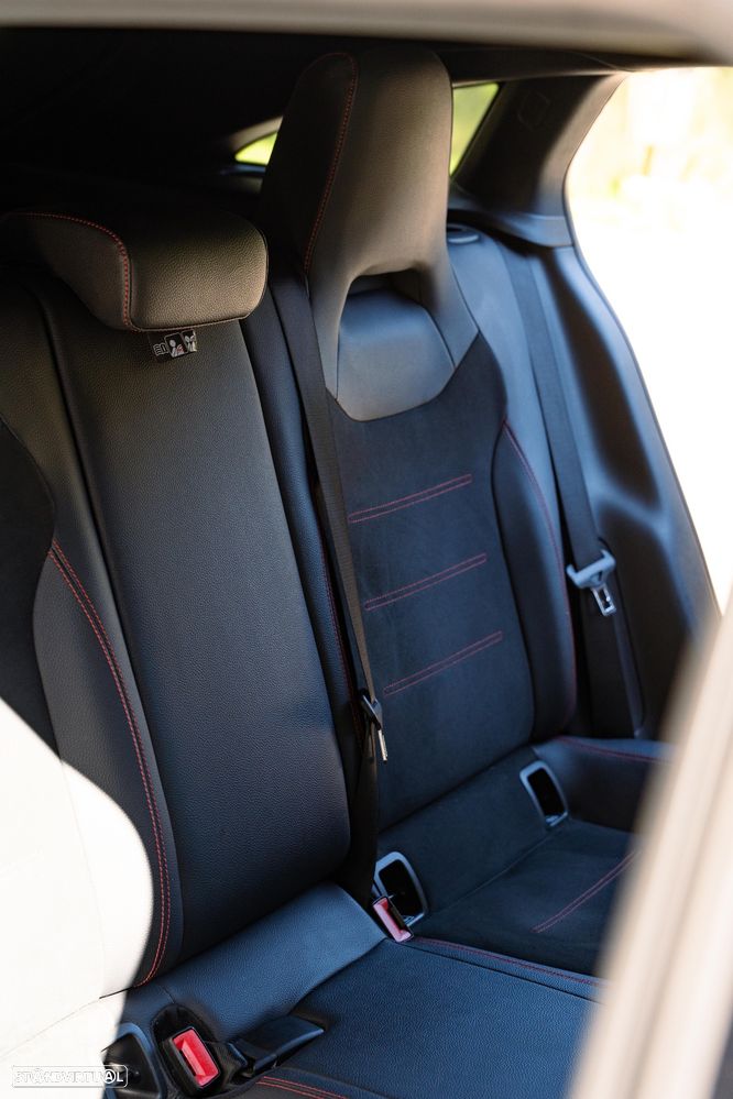 Mercedes-Benz CLA 250 e Shooting Brake AMG Line - 7