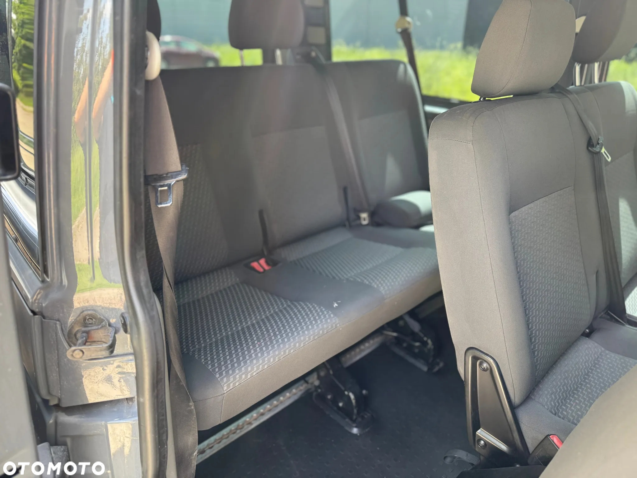 Volkswagen Transporter T5 TDI L2H2 - 12