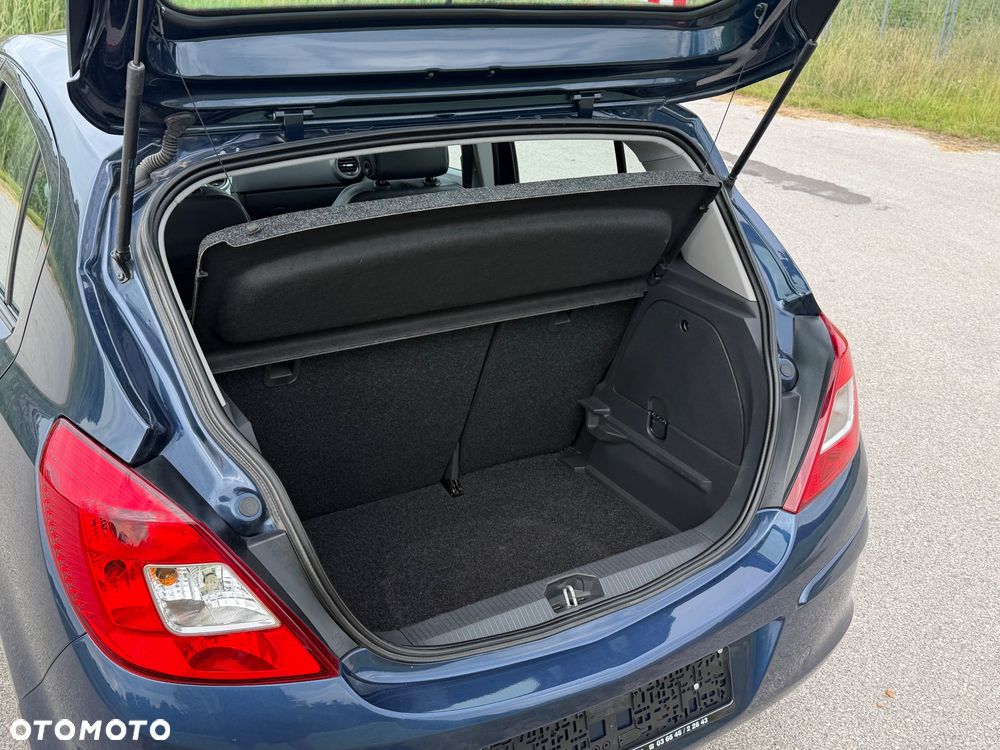 Opel Corsa 1.2 16V Cosmo - 35
