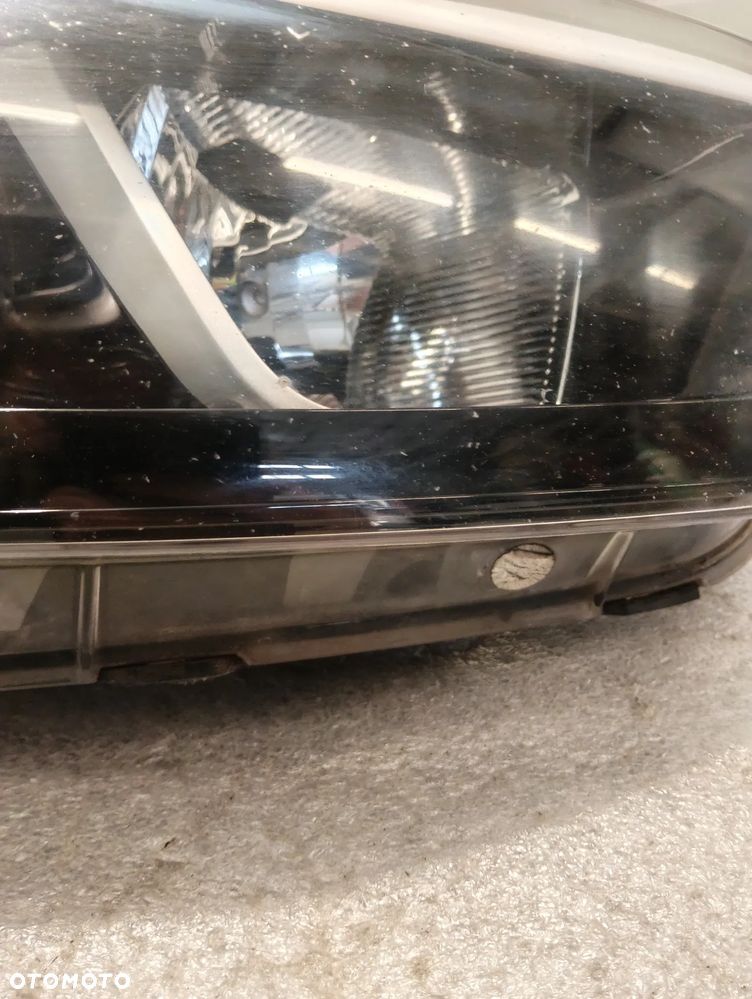 KIA Ceed II GT XENON PRZÓD STRONA PRAWA LAMPA PRZEDNIA 92102-A2481 - 2
