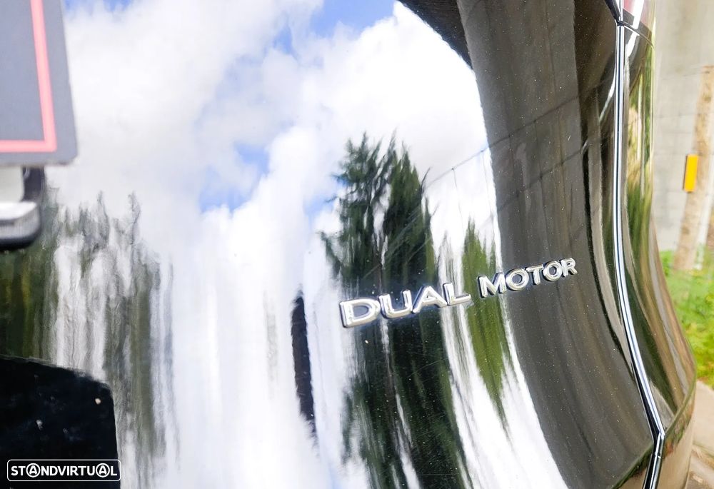 Tesla Model Y Long Range Dual Motor AWD - 37