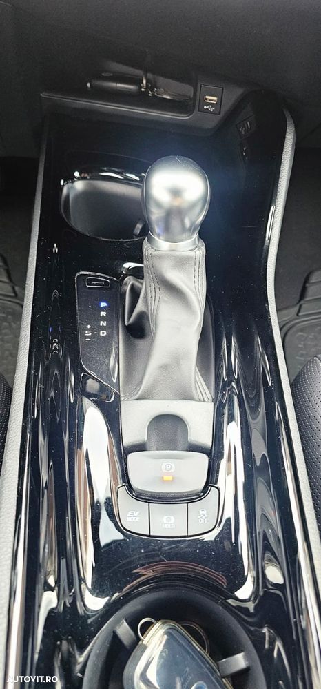 Toyota C-HR 2.0 HSD 184 CP 4x2 CVT Classy Bi-Tone - 19