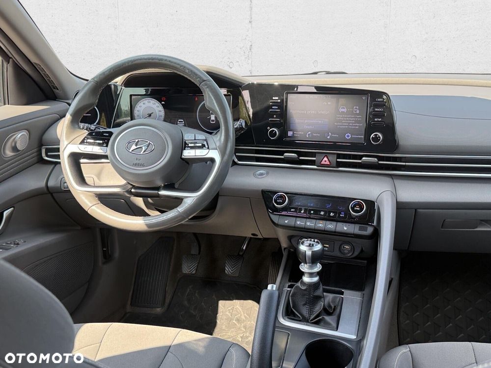 Hyundai Elantra 1.6 Smart - 18
