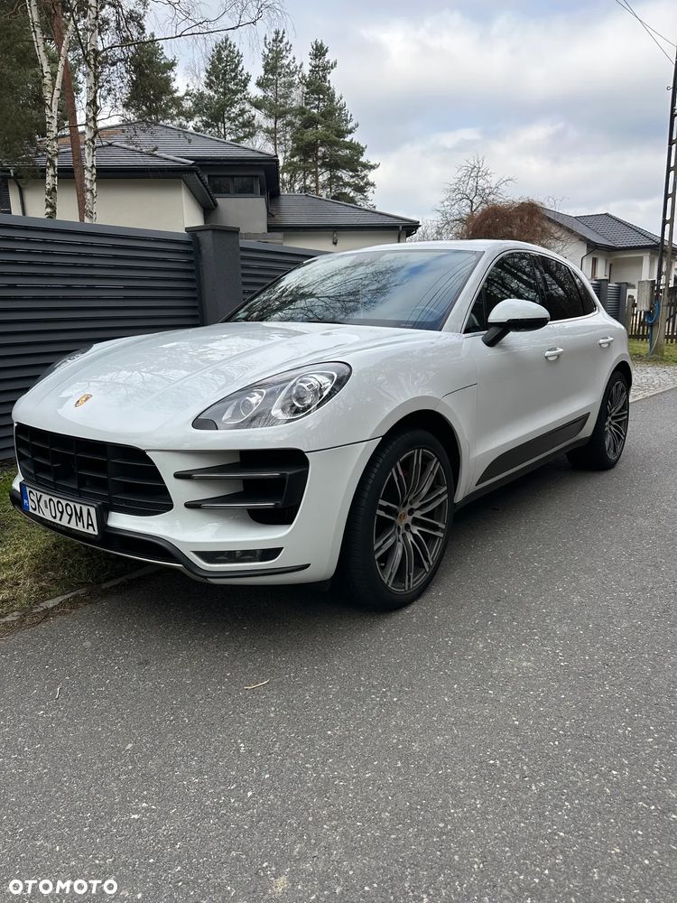 Porsche Macan Turbo - 1