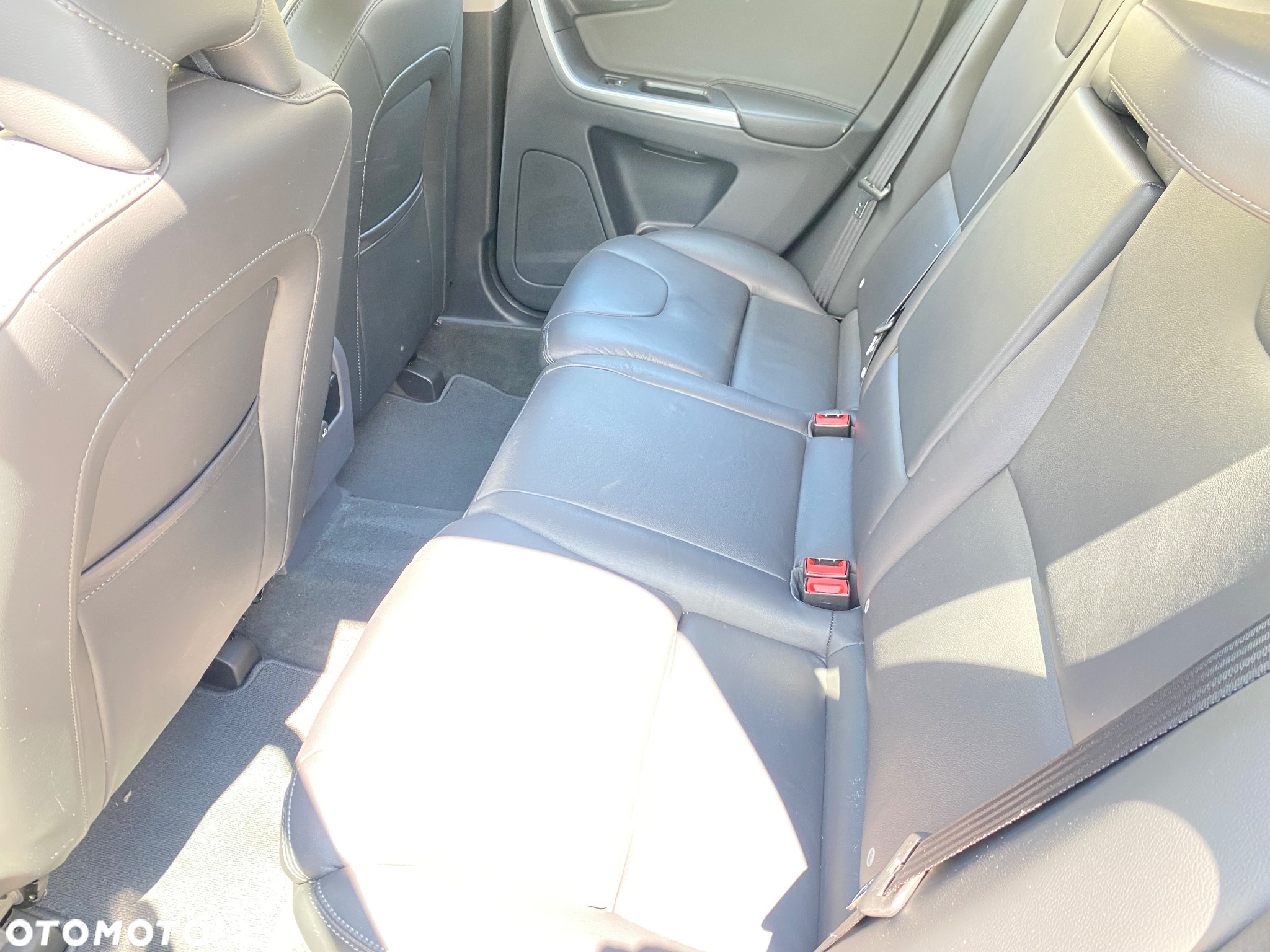 Volvo XC 60 D4 Momentum Pro - 19