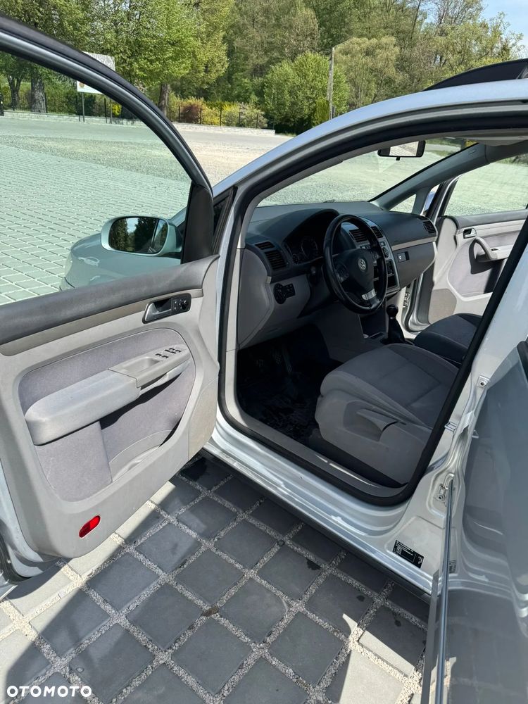 Volkswagen Touran - 8