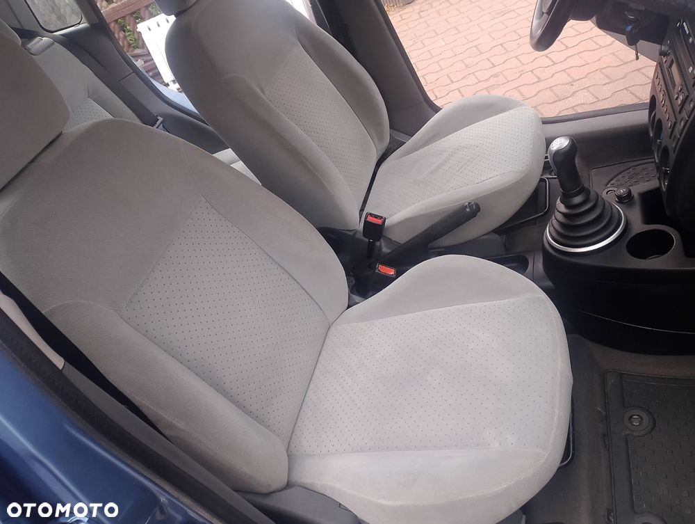 Ford Fiesta 1.4 Trend - 28