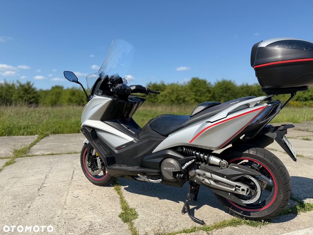 Kymco AK 550 - 3