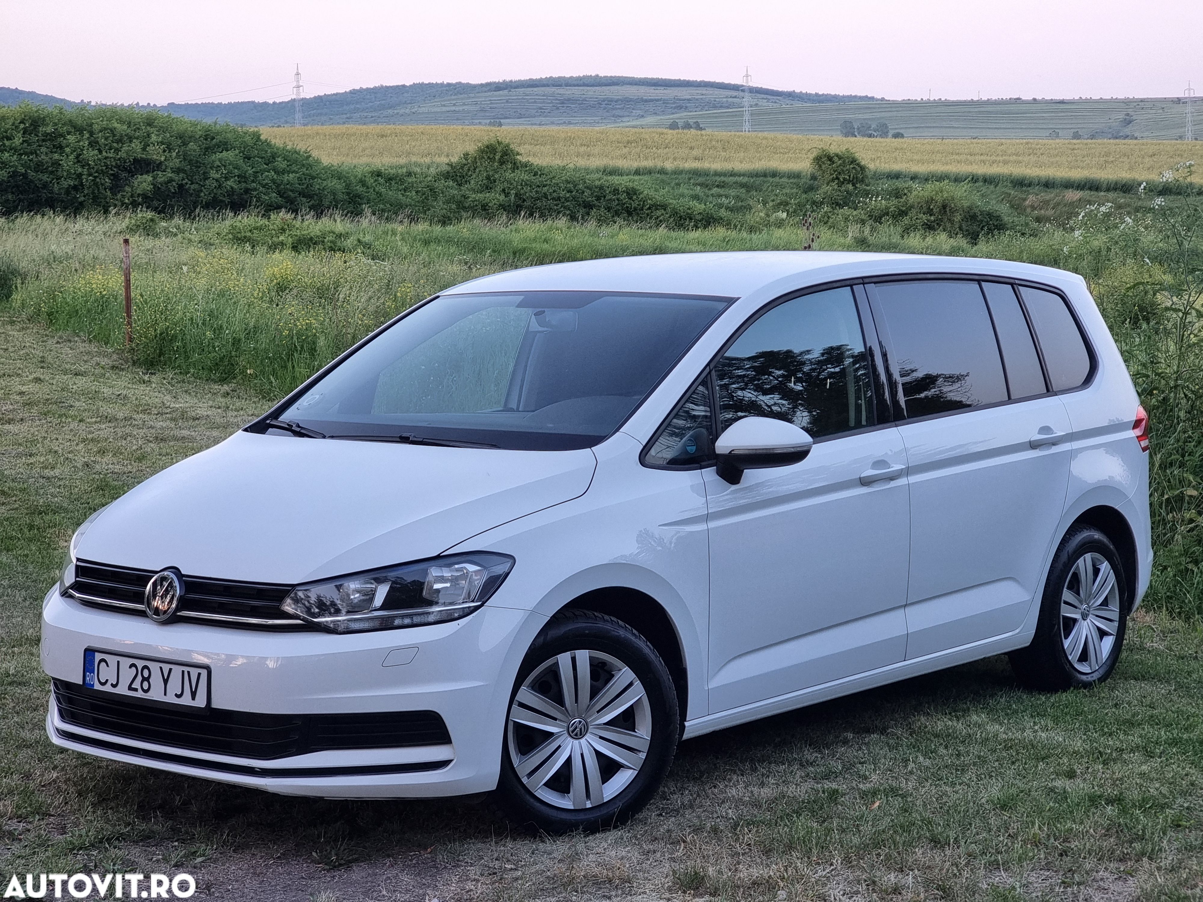 Volkswagen Touran 1.6 TDI Trendline - 1