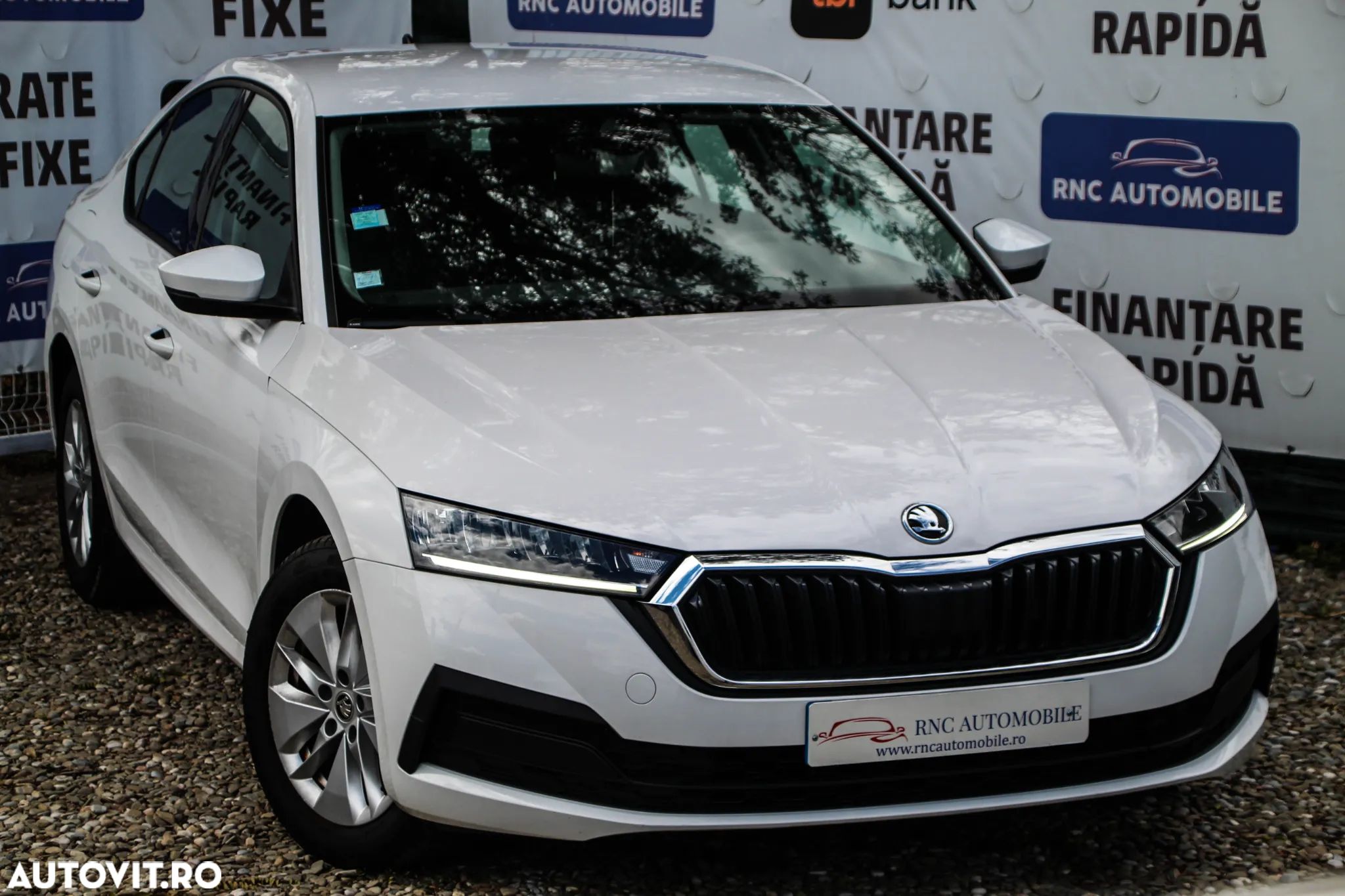 Skoda Octavia 2.0 TDI DSG Ambition - 1