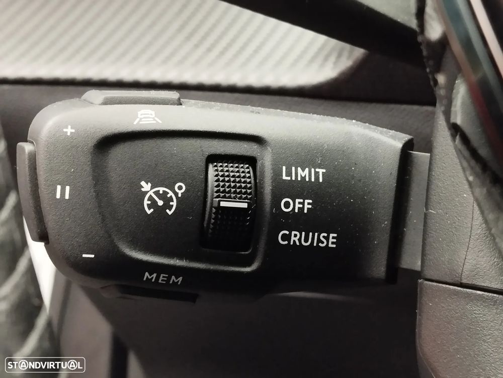 Peugeot 2008 1.2 PureTech Allure - 26