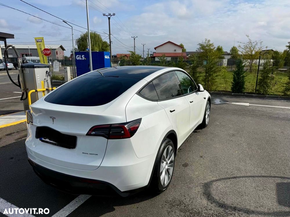 Tesla Model Y - 6