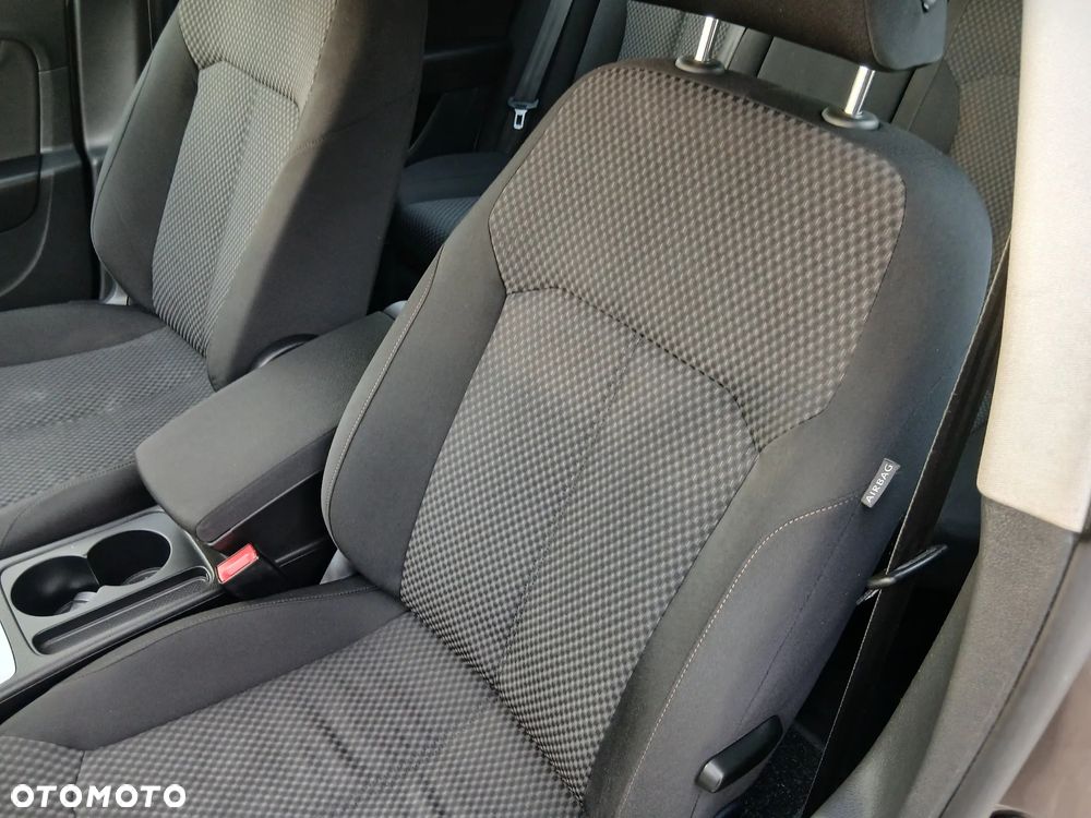 Volkswagen Passat - 13