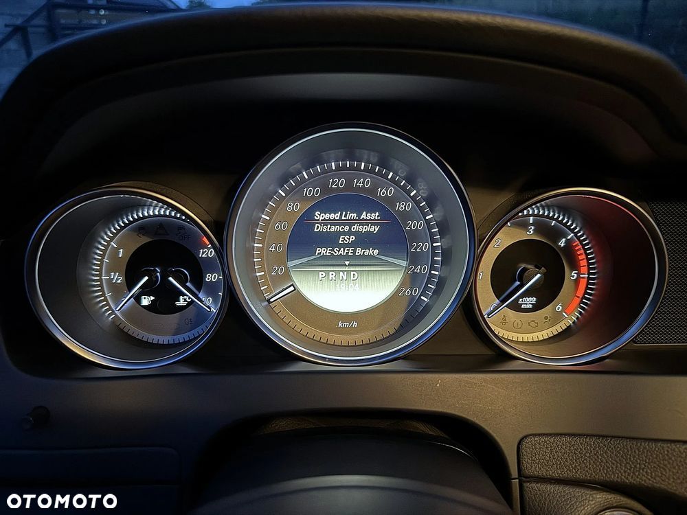 Mercedes-Benz Klasa C 350 CDI DPF (BlueEFFICIENCY) 7G-TRONIC Avantgarde - 36