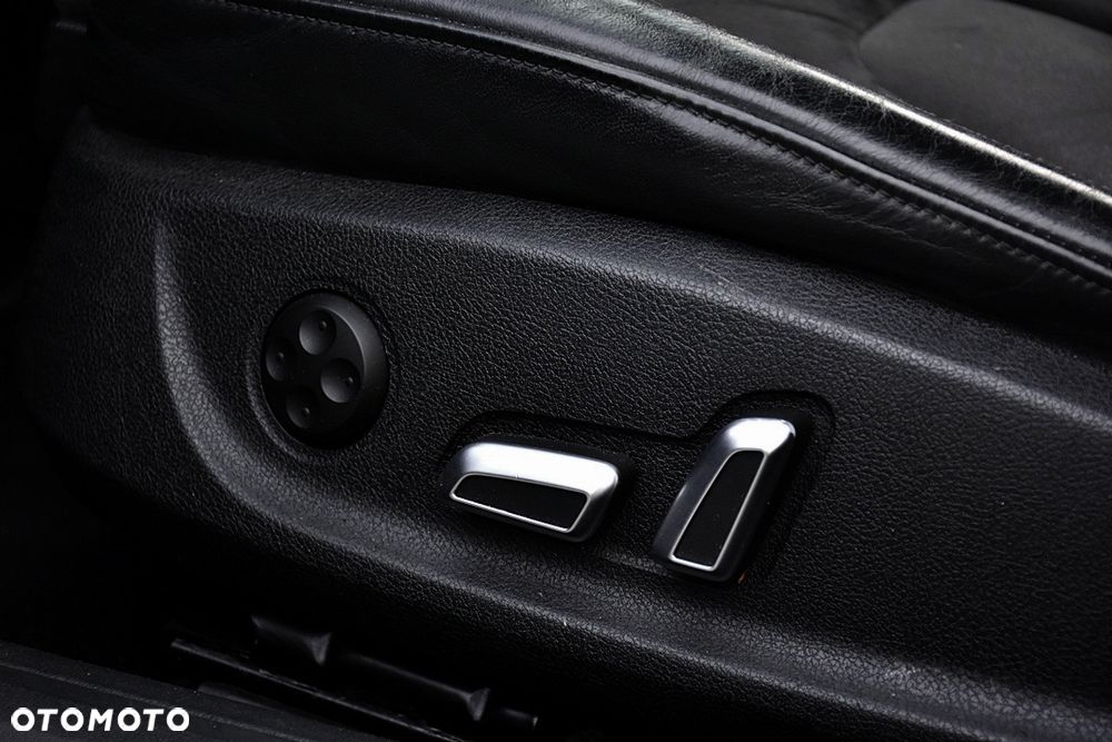 Audi A4 Avant 2.0 TDI DPF quattro S tronic S line Sportpaket - 33