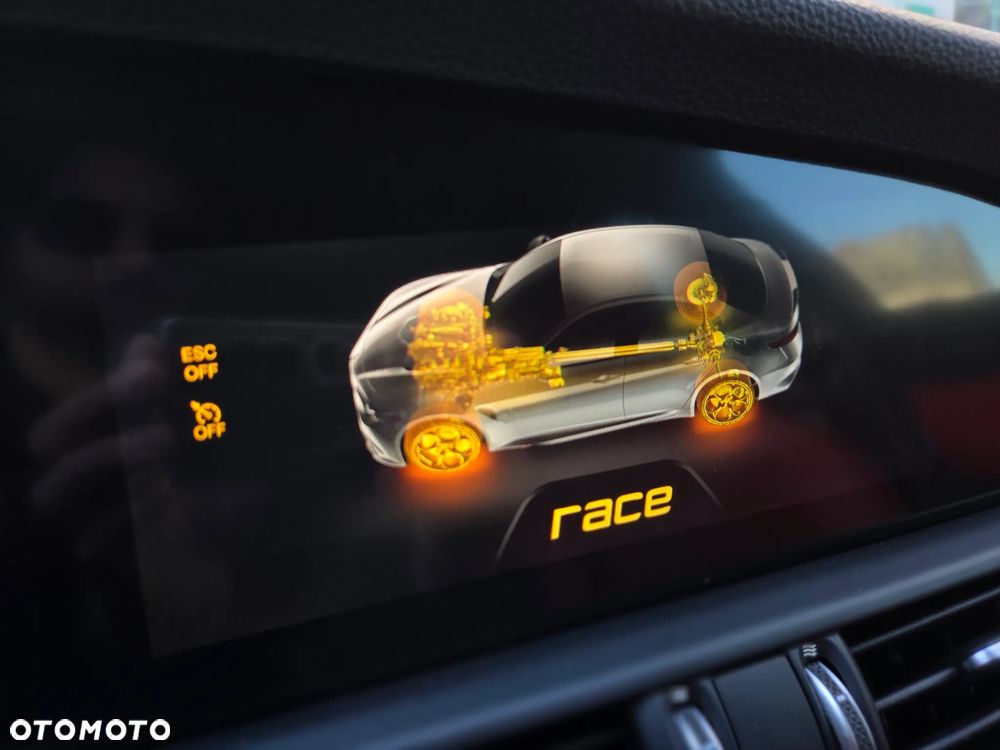 Alfa Romeo Giulia 2.0 Turbo 16V AT8 Veloce Ti - 38