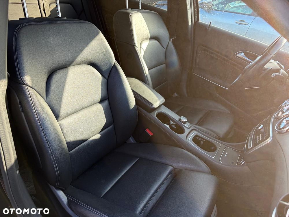 Mercedes-Benz GLA 250 4Matic 7G-DCT UrbanStyle Edition - 21