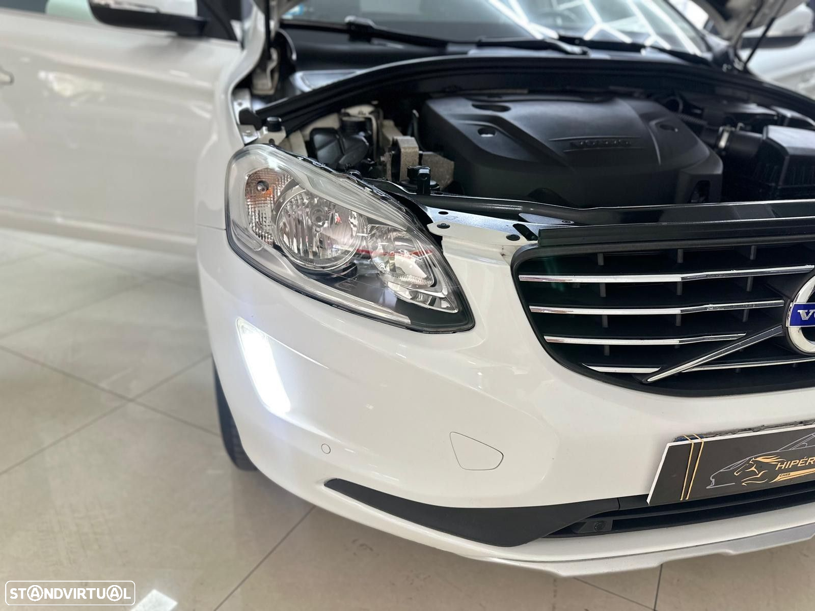 Volvo XC 60 2.0 D4 R-Design Momentum - 30