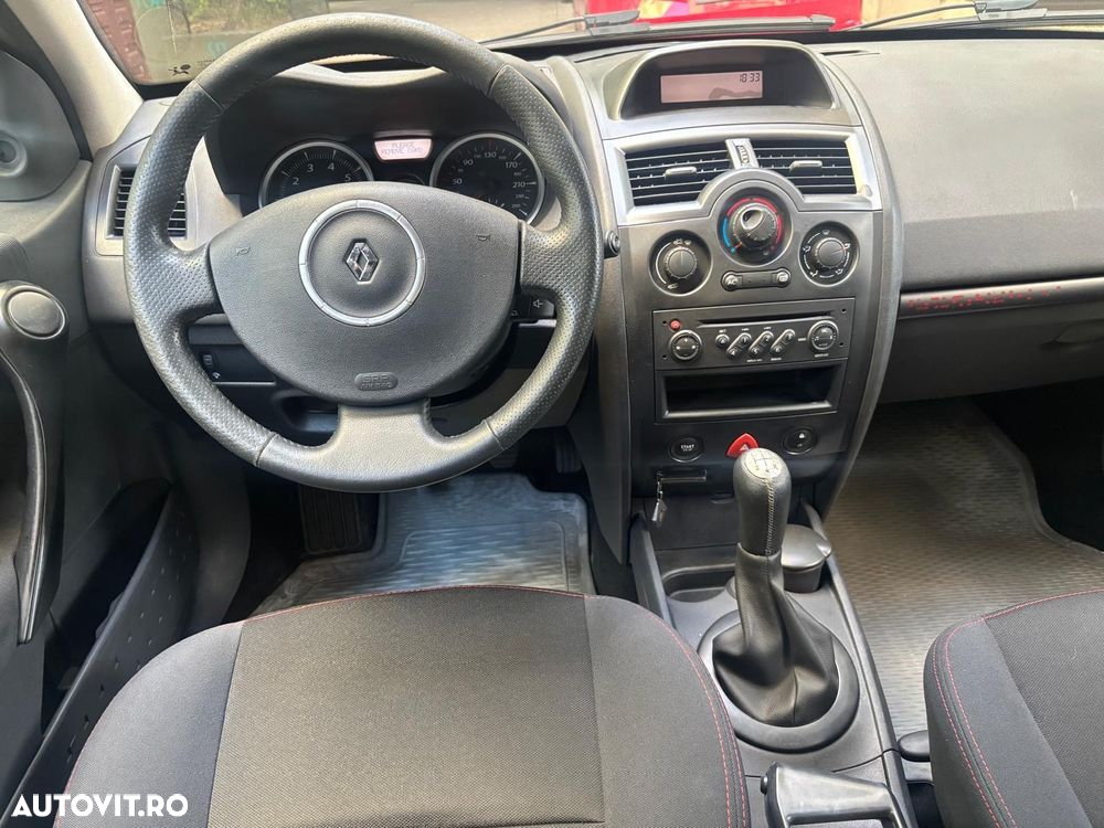 Renault Megane Sedan 1.4 16V Prima - 5