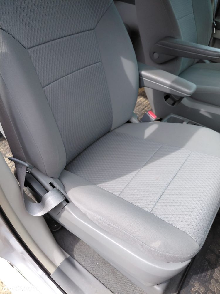 Chrysler Town & Country - 17