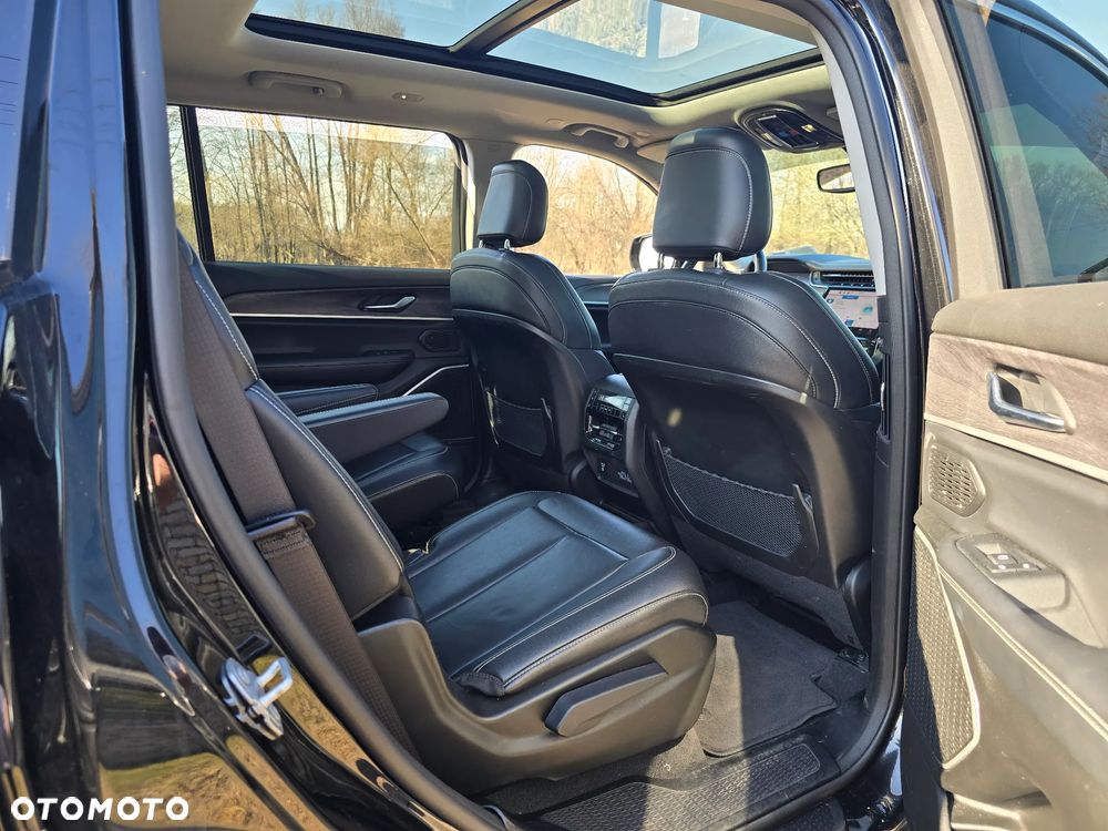 Jeep Grand Cherokee - 33