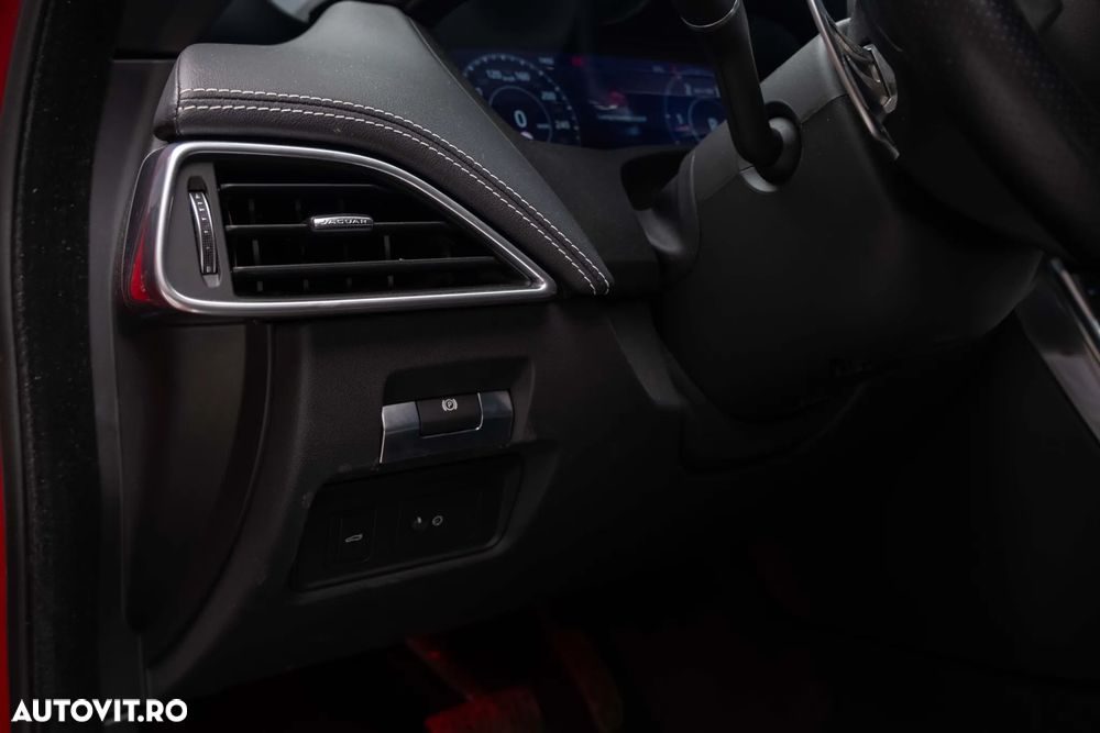Jaguar XE 2.0 AWD Portfolio - 25