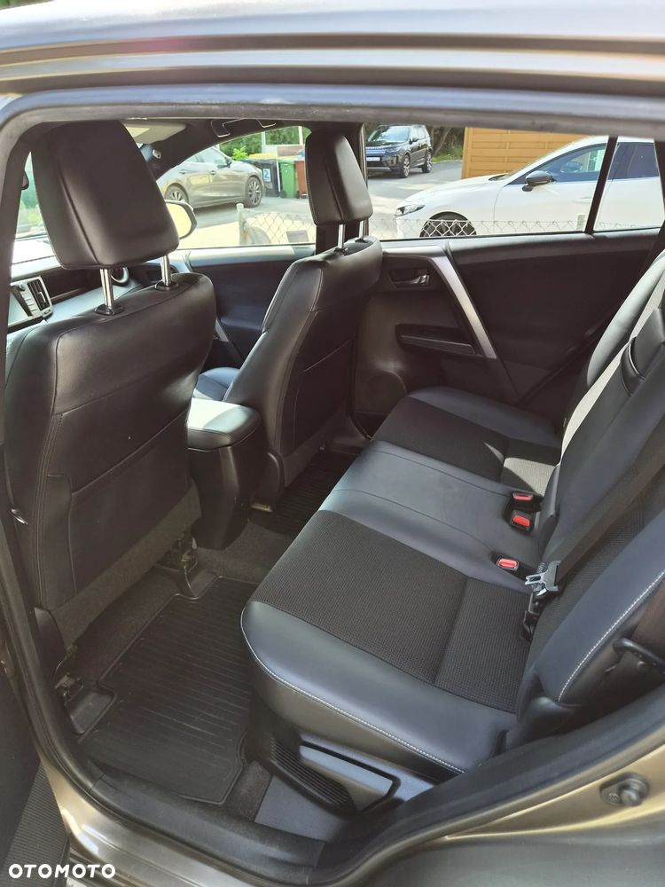 Toyota RAV4 Hybrid Premium 4x2 - 17