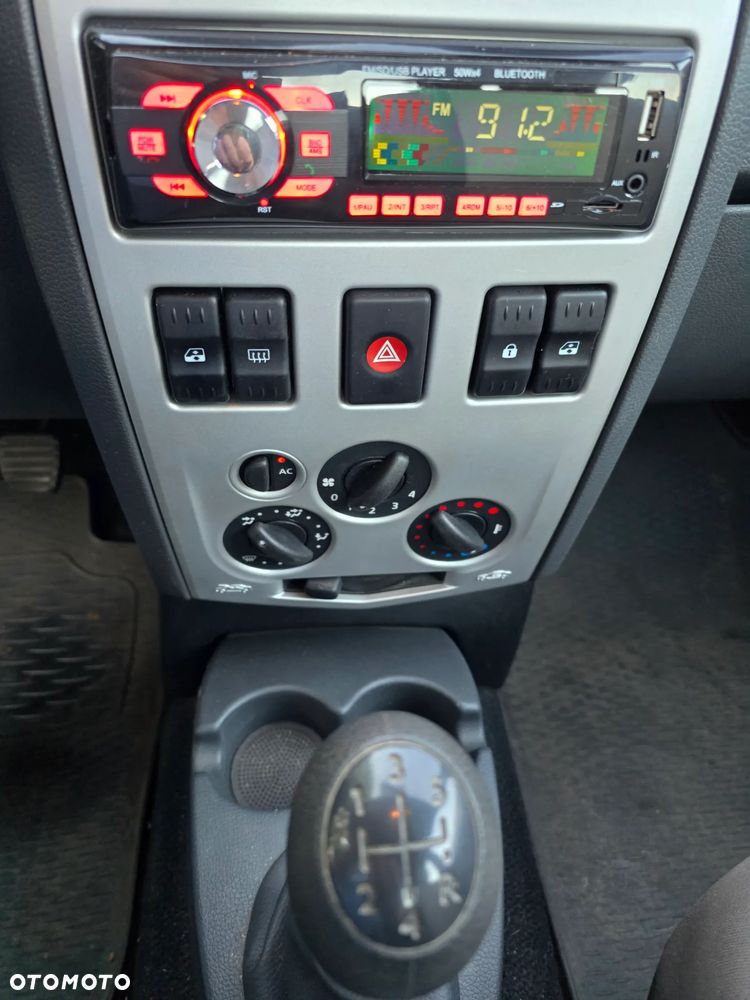Dacia Logan 1.5 dCi Laureate Pioneer - 4