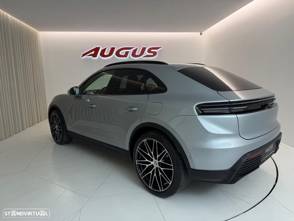 Porsche Macan Electric 4 - 5